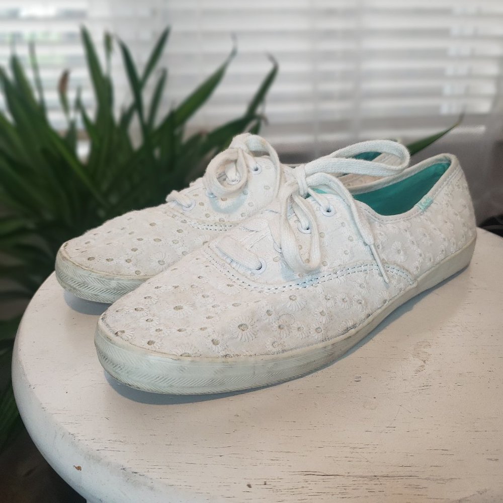 White Lace Keds sneakers, size 6.5
